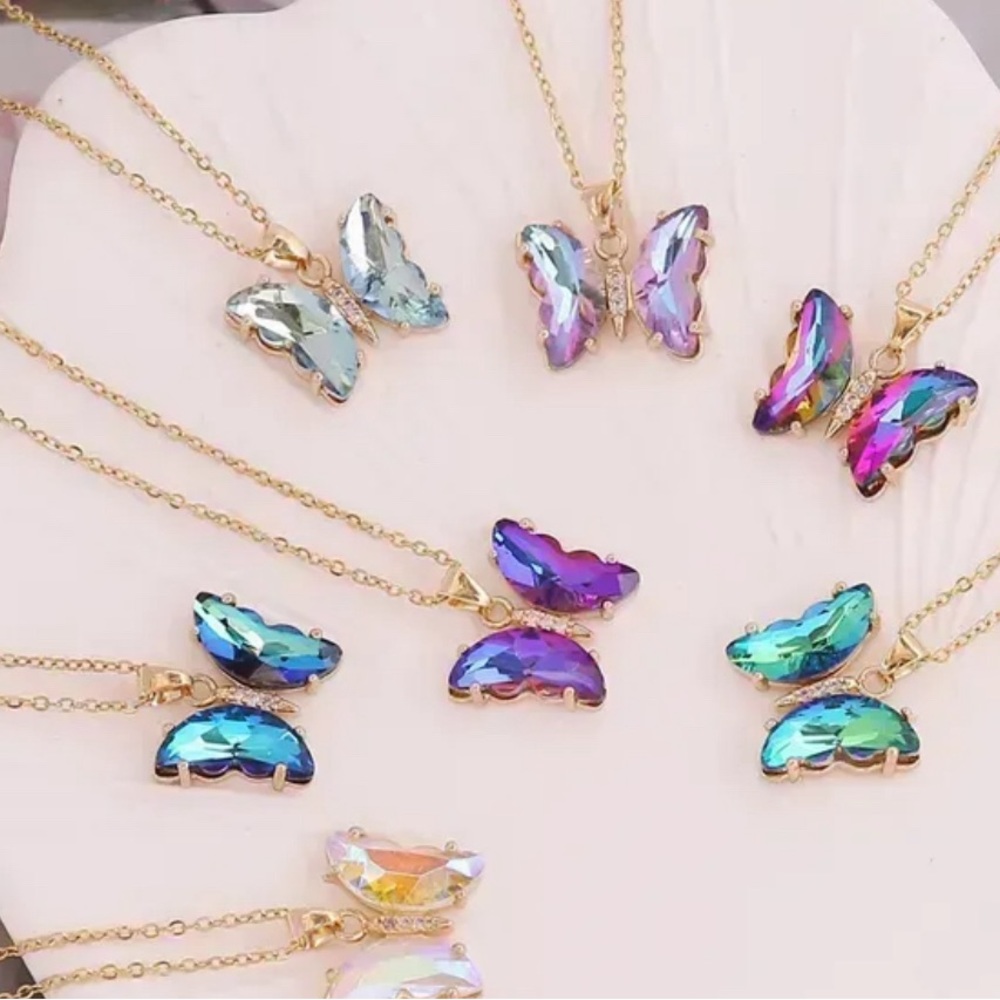 NWT Butterfly Zircon Alloy PendantWomen’s Necklace - Picture 3 of 5